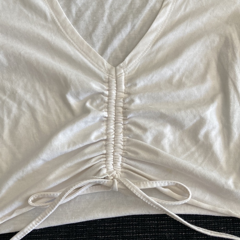 White cropped t-shirt with ruched front and bow from Shein - Picture 3 of 4